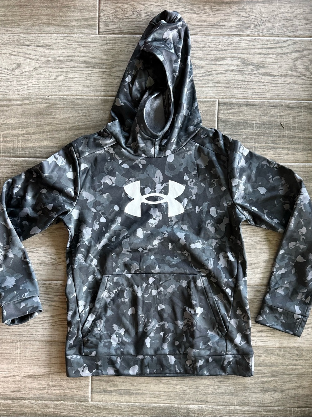 Youth Large Under Armour hoodie